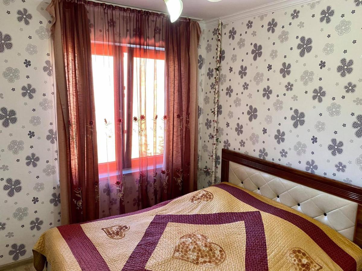 Apartment In Kutaisi Varlamishvili Exteriör bild